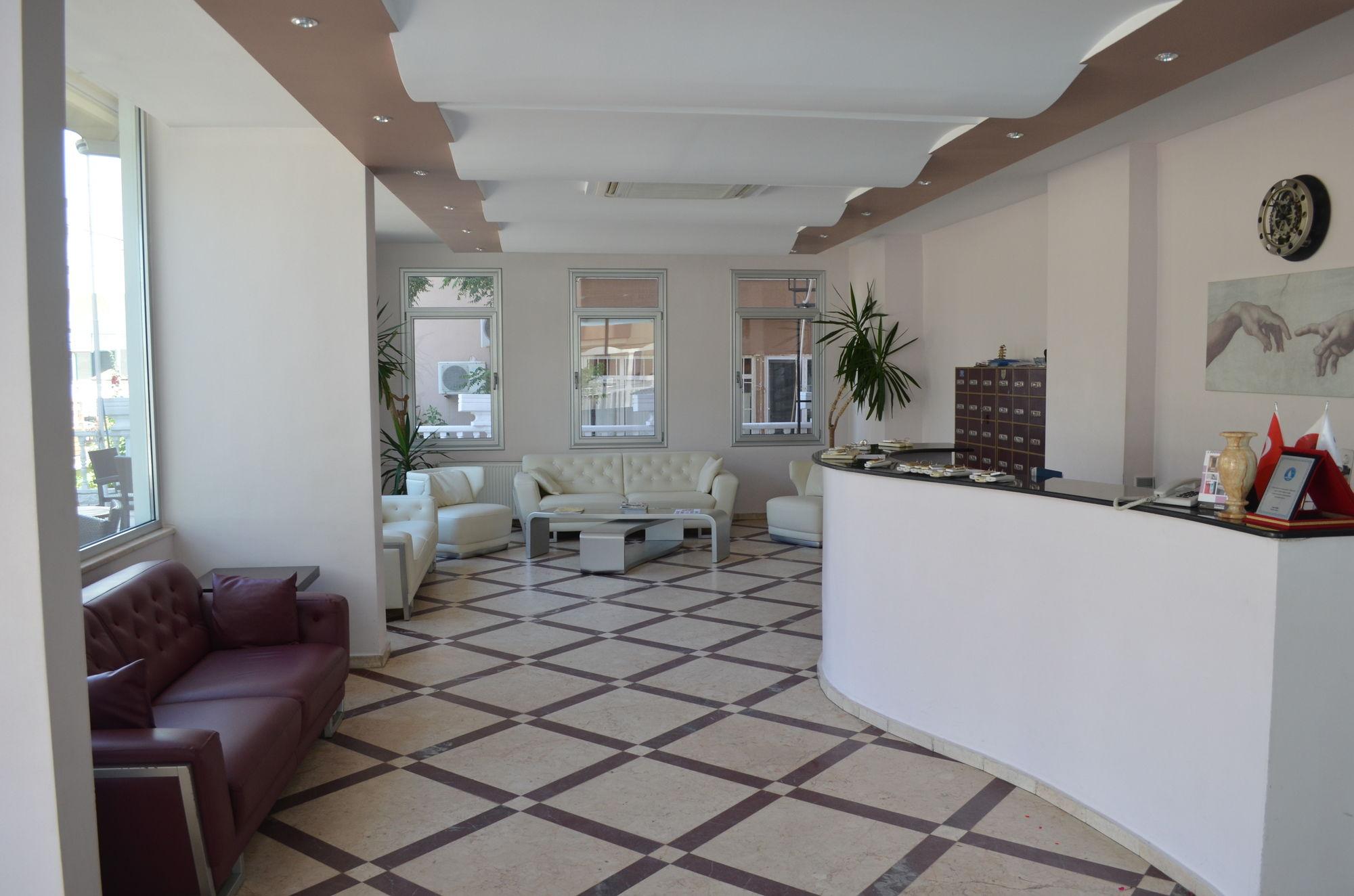 Grand Milano Hotel Ayvalik Exterior photo
