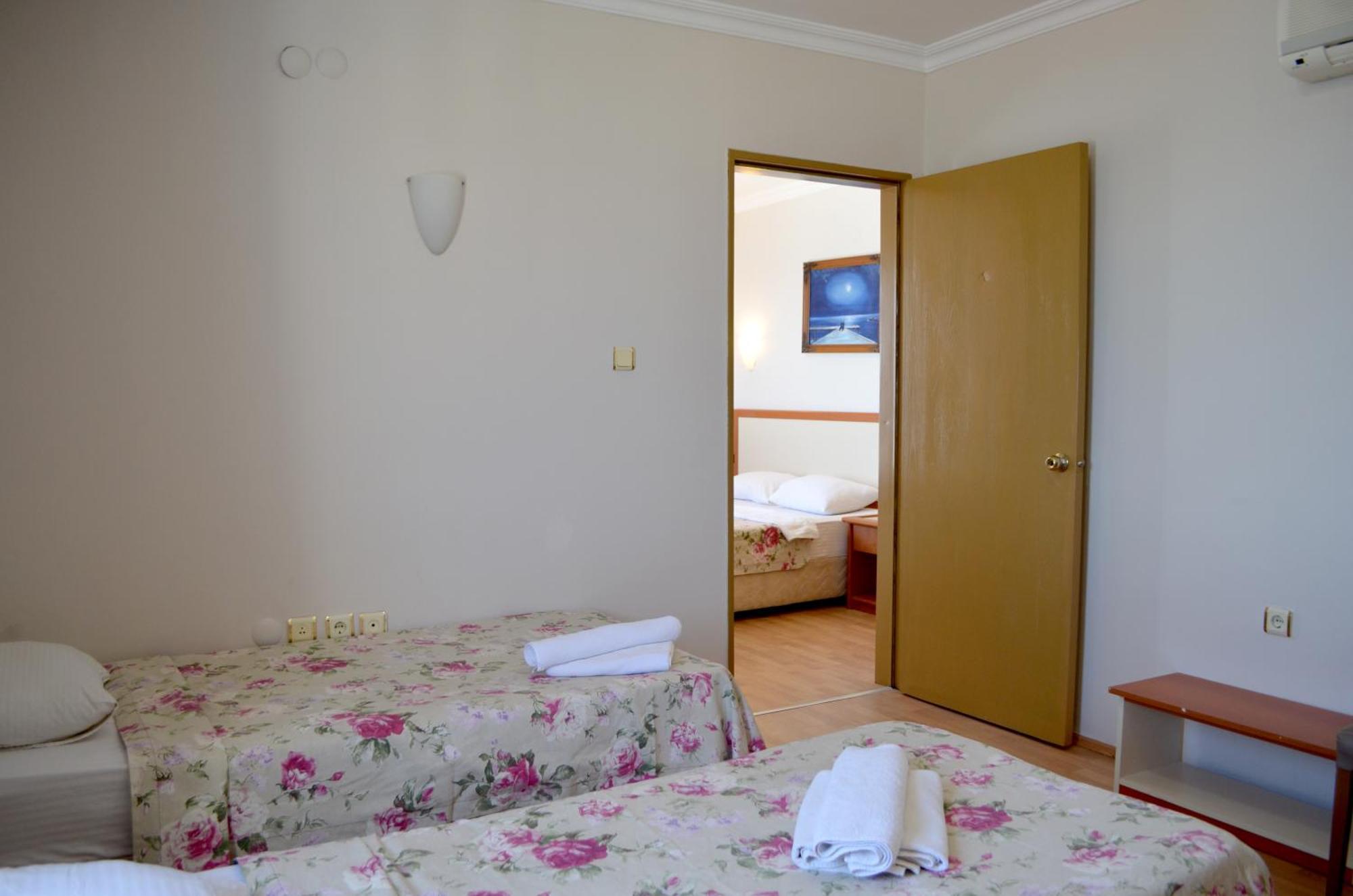 Grand Milano Hotel Ayvalik Room photo