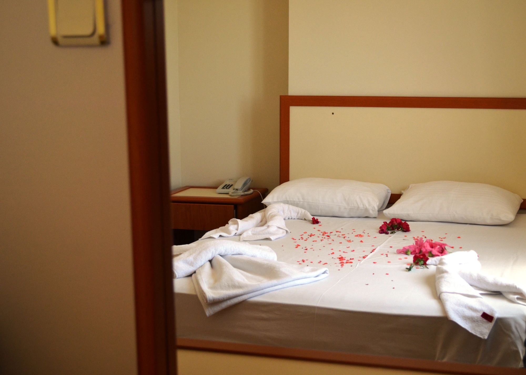 Grand Milano Hotel Ayvalik Exterior photo